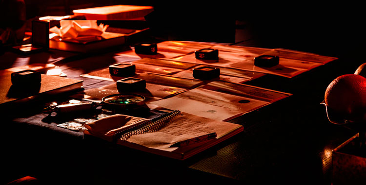 A gorgeous ff fancy intense yellow 1,04 carat round brilliant diamond that shines like the sun.