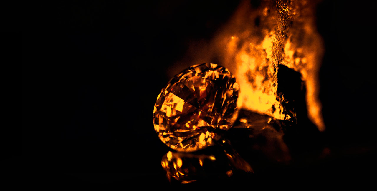 GOLD DIAMOND - An extraordinary fancy gold round brilliant shaped diamond with a magic glow.fancy gold Diamant im Brilliantschliff mit Rendite