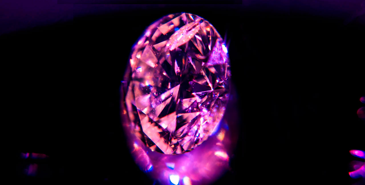 PINK DIAMOND - Unbeatable beautiful and fascinating ff fancy pink purple round modified brilliant. pink farbener Brilliant als Investment.